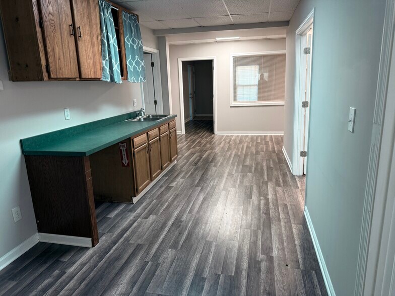 More Photos Of 1910 Garden Springs Dr, Lexington Office For Lease