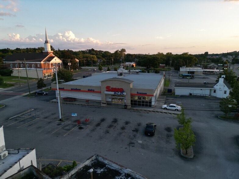 More Photos Of 3850 Holston Dr, Knoxville Supermarket For Sale