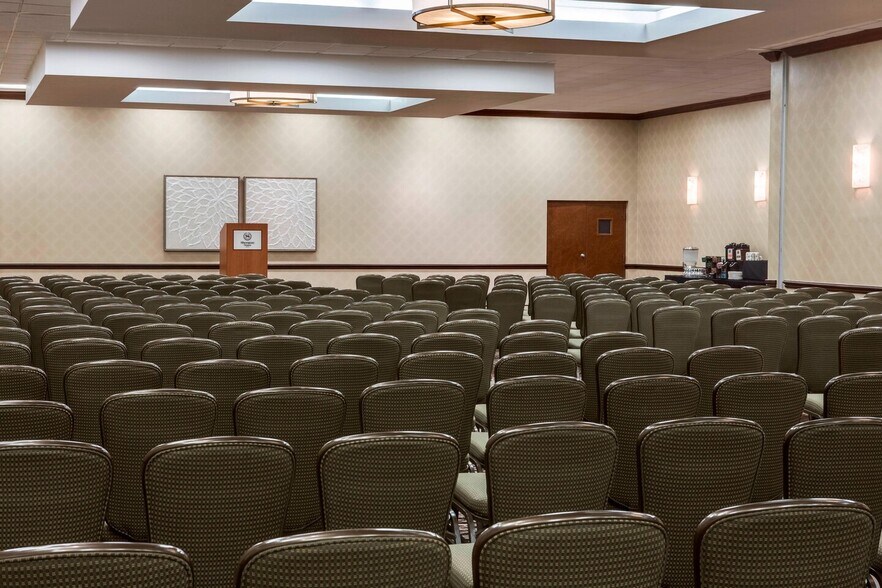 More Photos Of 655 N 108th Ave, Omaha Hotel For Sale