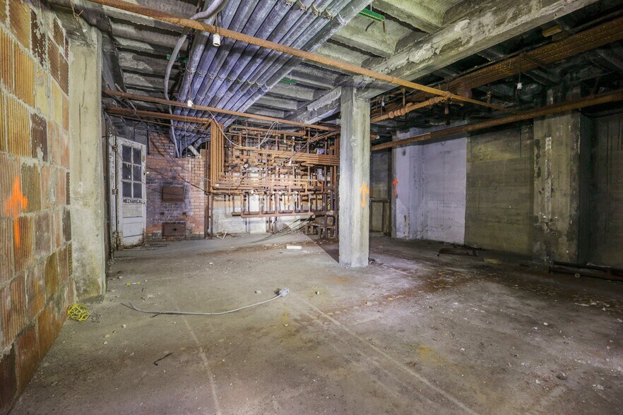 More Photos Of 1312 E Broad St, Columbus Apartments For Sale