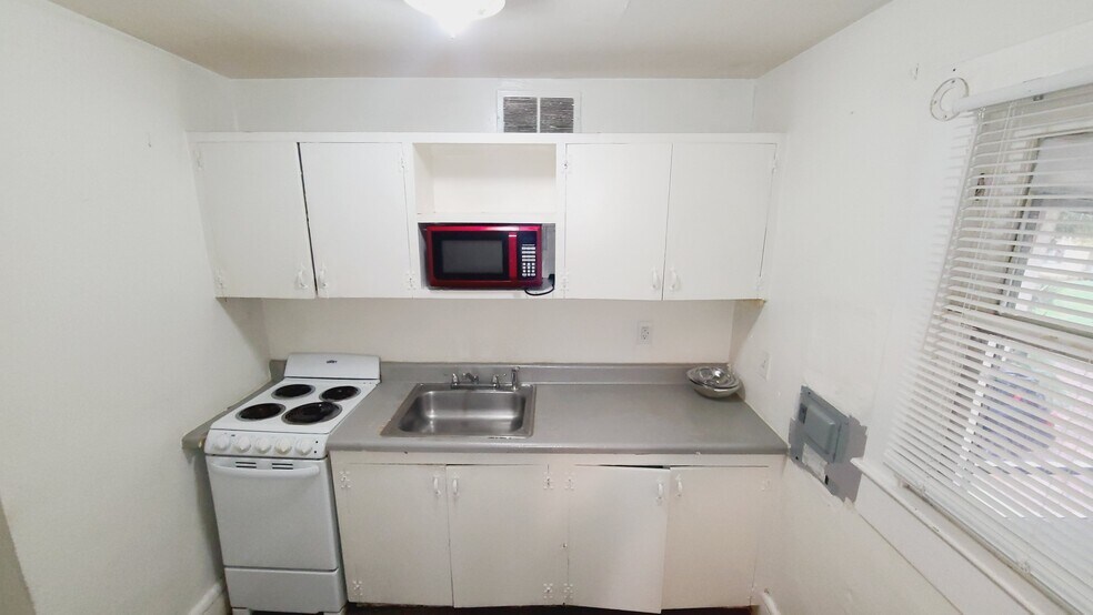 More Photos Of 308 Adeline St, Daytona Beach Apartments For Sale