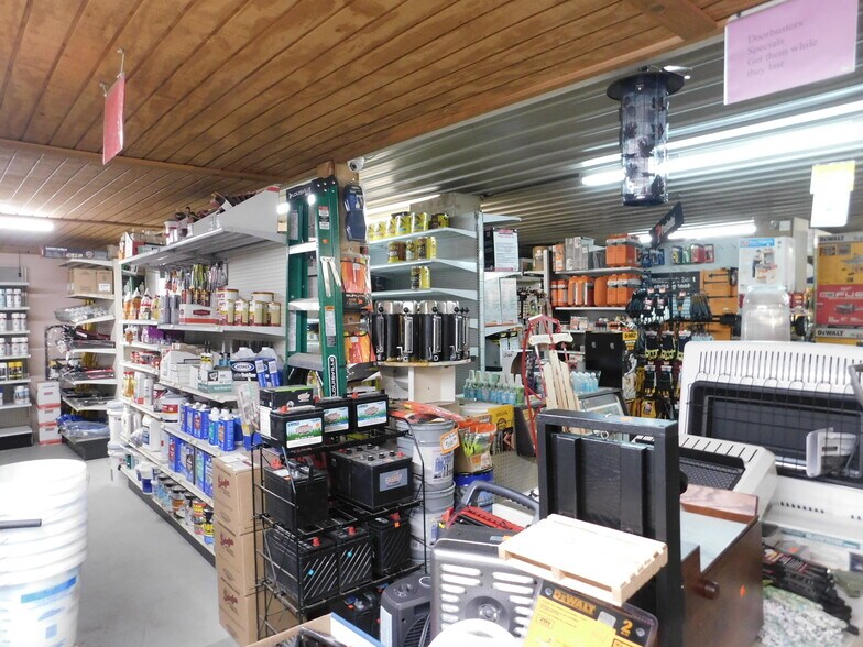 More Photos Of 2086 E US Highway 36, Rockville Convenience Store For Sale