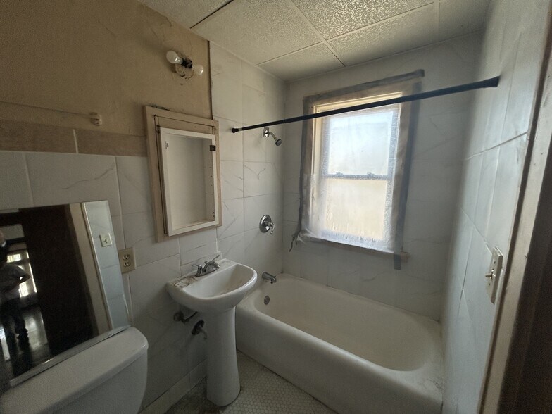 More Photos Of 820-823 S 22nd St, Milwaukee Apartments For Sale