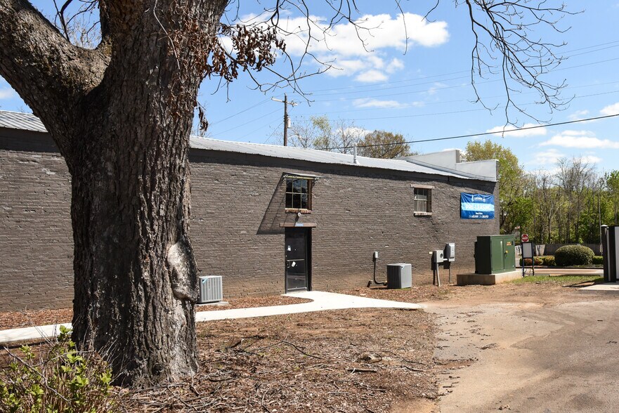 More Photos Of 110 W Green Street, Athens Flex For Lease