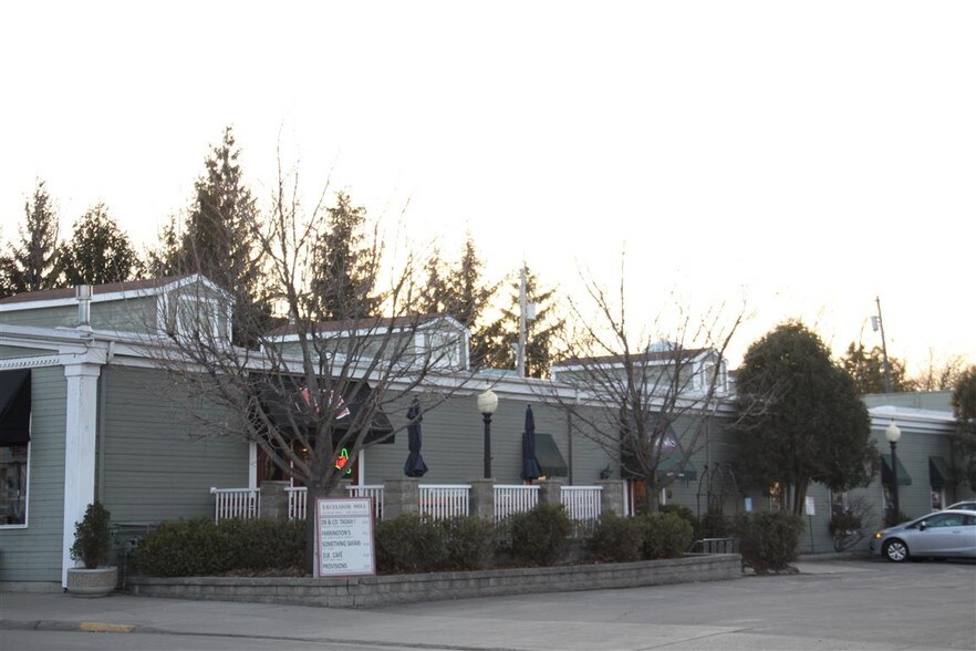 More Photos Of 310-340 Water St, Excelsior Freestanding For Lease