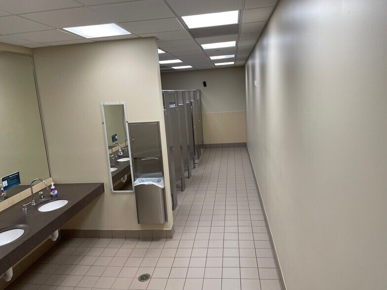 More Photos Of 1209 County Road 1304, Bridgeport Office For Sale