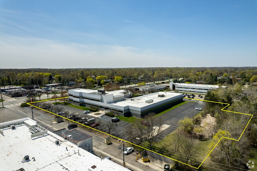 More Photos Of 31500 W 13 Mile Rd, Farmington Hills Medical For Lease