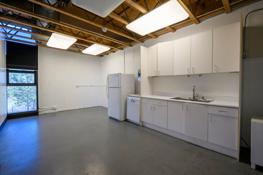 More Photos Of 2200 Michigan Ave, Santa Monica Loft Creative Space For Lease