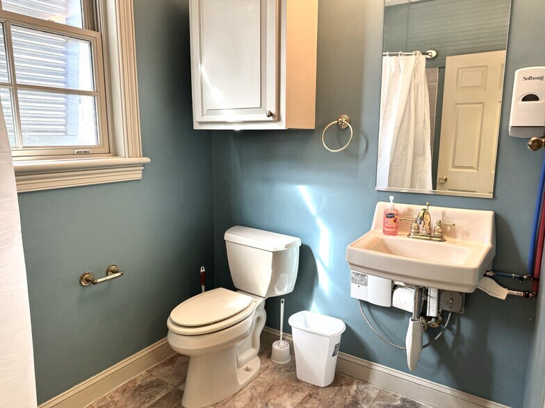 More Photos Of 4 Dunmore Ct, Hilton Head Island Medical For Sale
