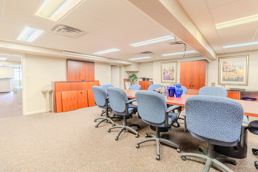 More Photos Of 2703 Mosside Blvd, Monroeville Medical For Lease