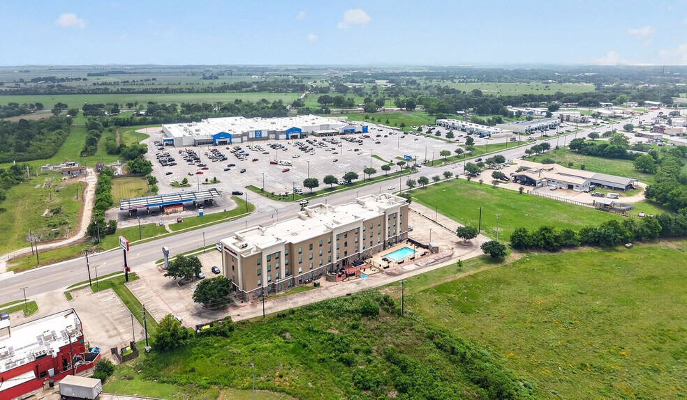 More Photos Of 4617 7th St, Bay City Hotel For Sale