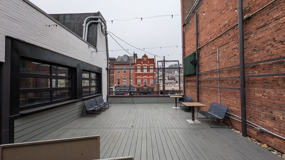 More Photos Of 1831 E Carson St, Pittsburgh Restaurant For Sale