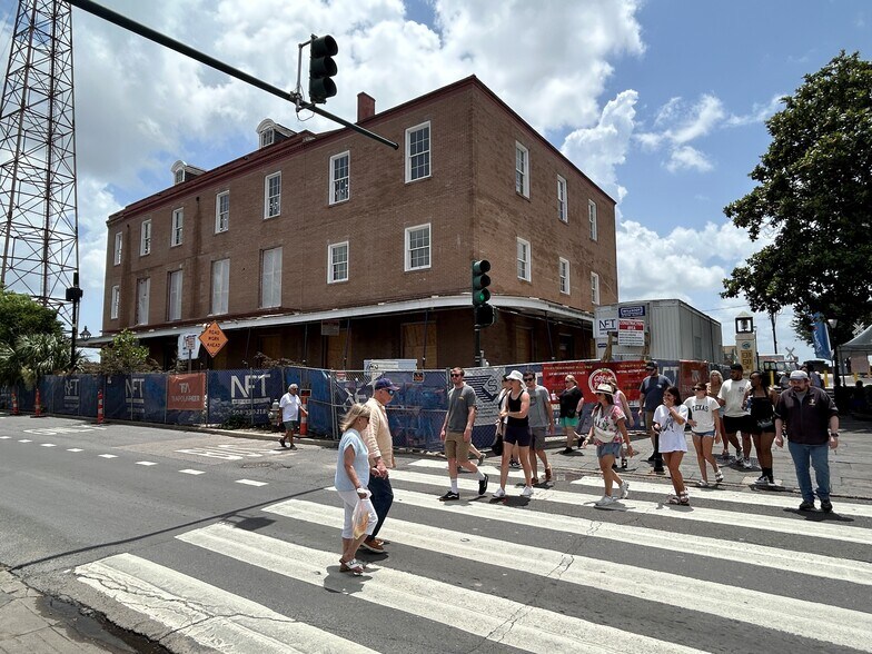 Primary Photo Of 1000 N Peters St, New Orleans Restaurant For Lease