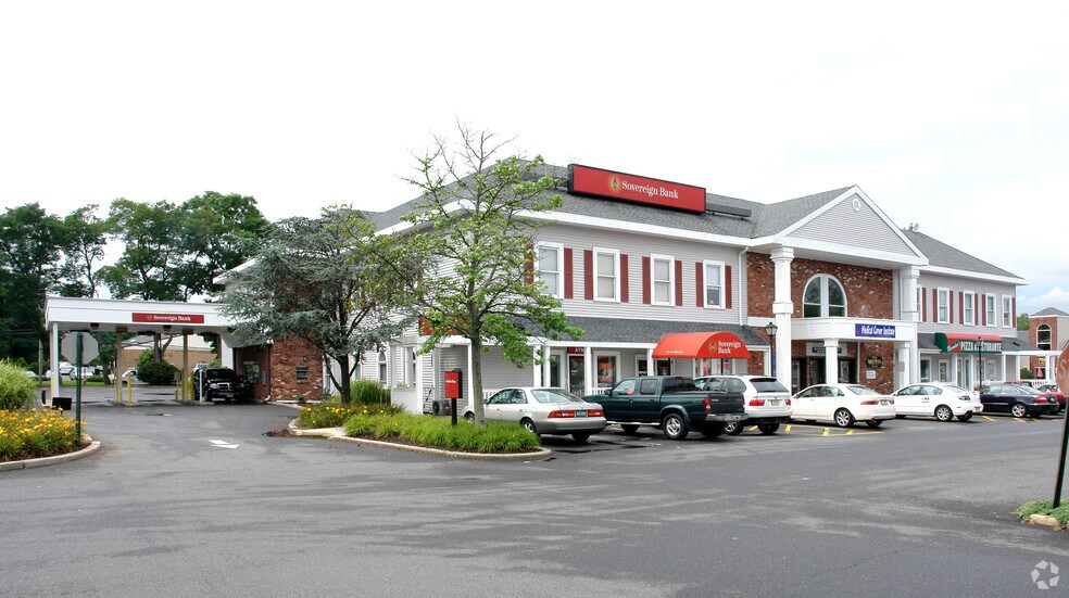 More Photos Of 821-901 W Park Ave, Ocean Storefront Retail Office For Lease