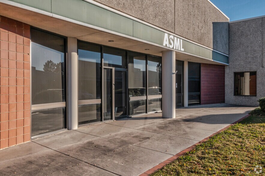 More Photos Of 850 N Dorothy Dr, Richardson Unknown For Lease