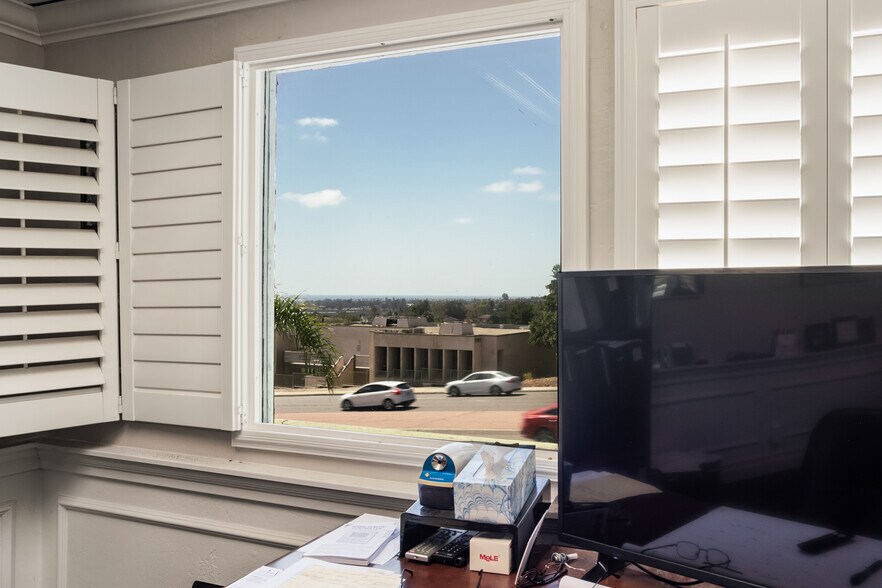 More Photos Of 2170 S El Camino Real, Oceanside Office For Sale