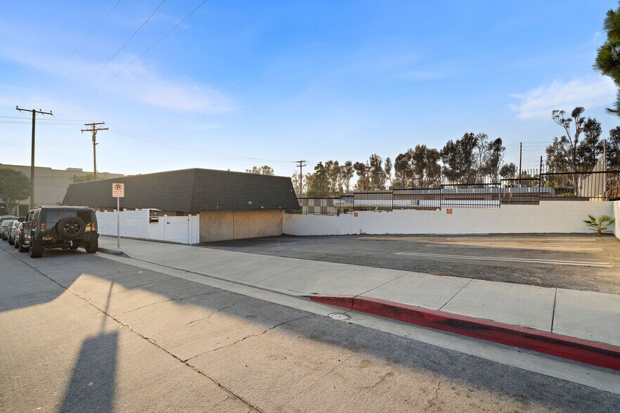 More Photos Of 23201 Orange Ave, Lake Forest Office For Sale