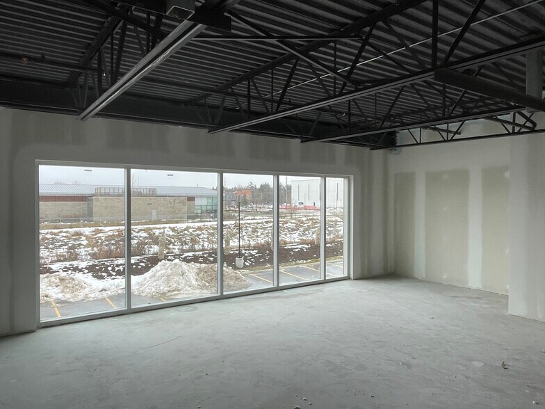 More Photos Of 585 Hanlon Creek Blvd, Guelph Showroom For Lease