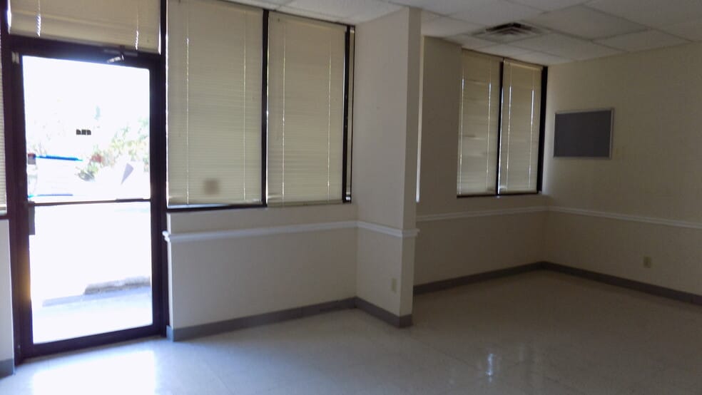 More Photos Of 315 S Cockrell Hill Rd, Duncanville Medical For Lease
