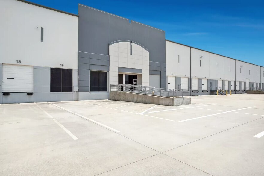 More Photos Of 615 Westport Pky, Grapevine Unknown For Lease