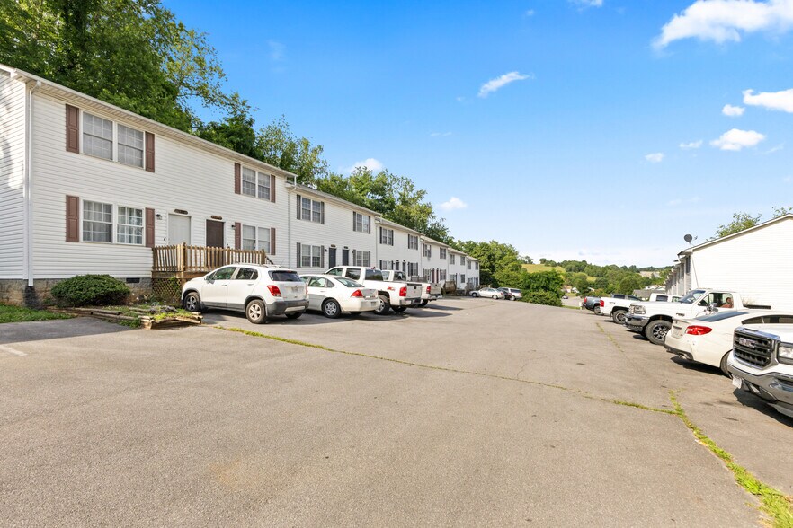 More Photos Of 265 Hallock Pl, Abingdon Multifamily For Sale