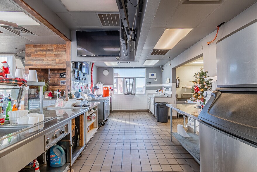 More Photos Of 611 E Main St, Somerton Service Station For Sale