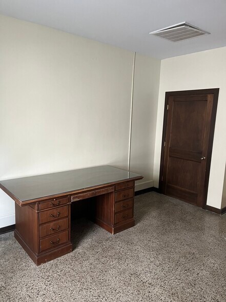 More Photos Of 125 N 4th St, Lafayette Office For Lease