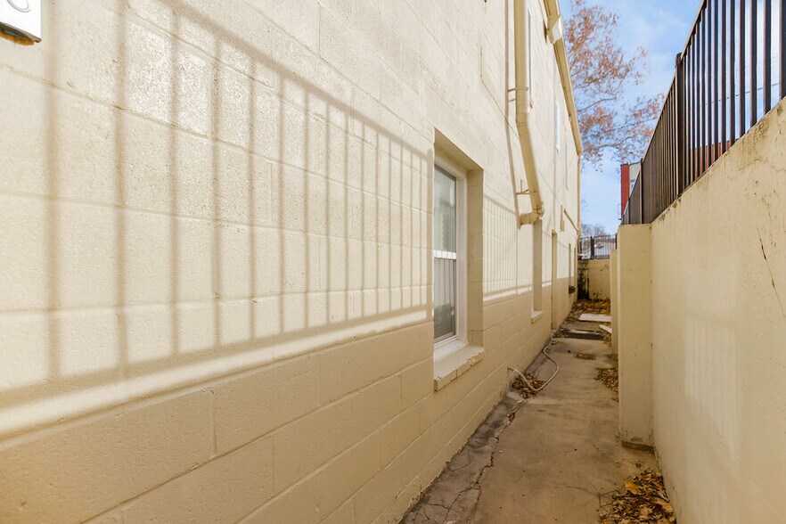 More Photos Of 1022 19th St, Kansas City Office Residential For Sale