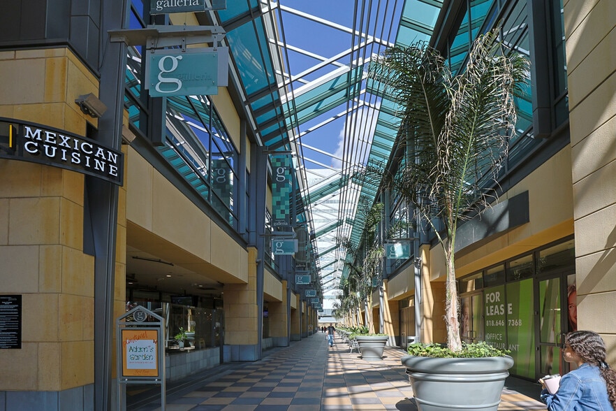 More Photos Of 15301 Ventura Blvd, Sherman Oaks Unknown For Lease