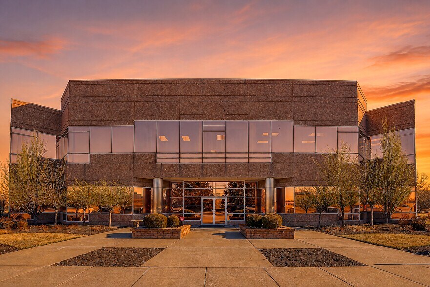 Primary Photo Of 10502 NW Ambassador Dr, Kansas City Office For Lease