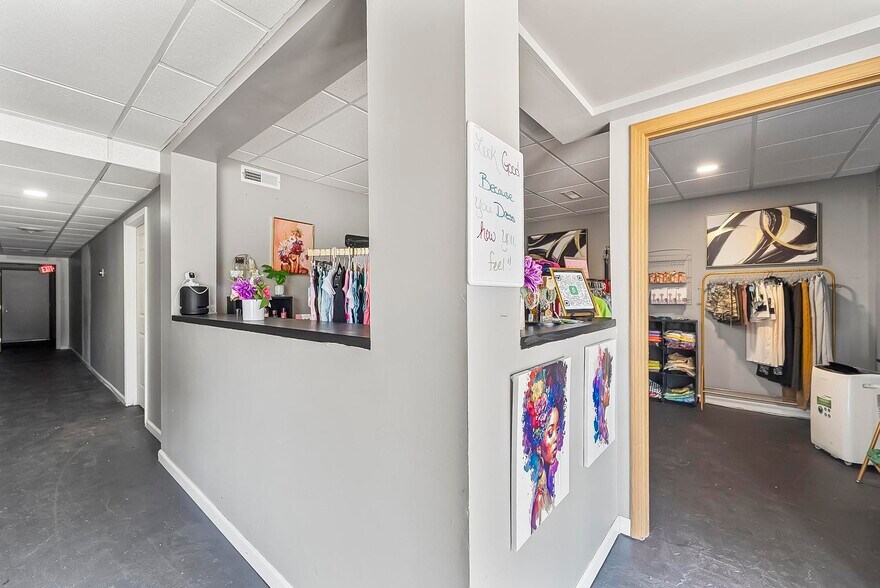 More Photos Of 909-911 Milton Rd, Alton Flex For Sale