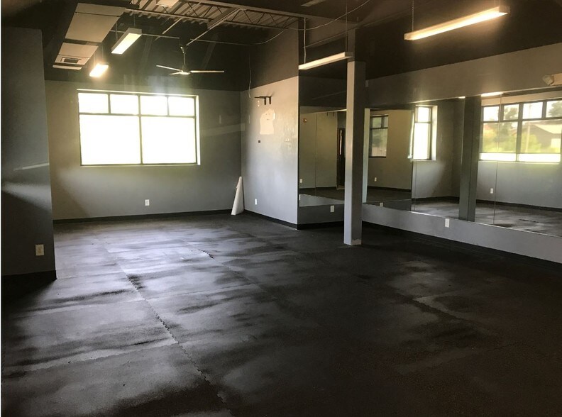 More Photos Of 6885 W 151st St, Overland Park Medical For Lease