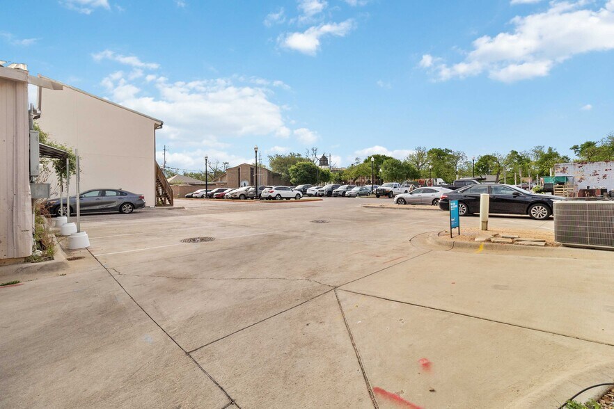 More Photos Of 709 Chestnut St, Bastrop Storefront Retail Residential For Sale