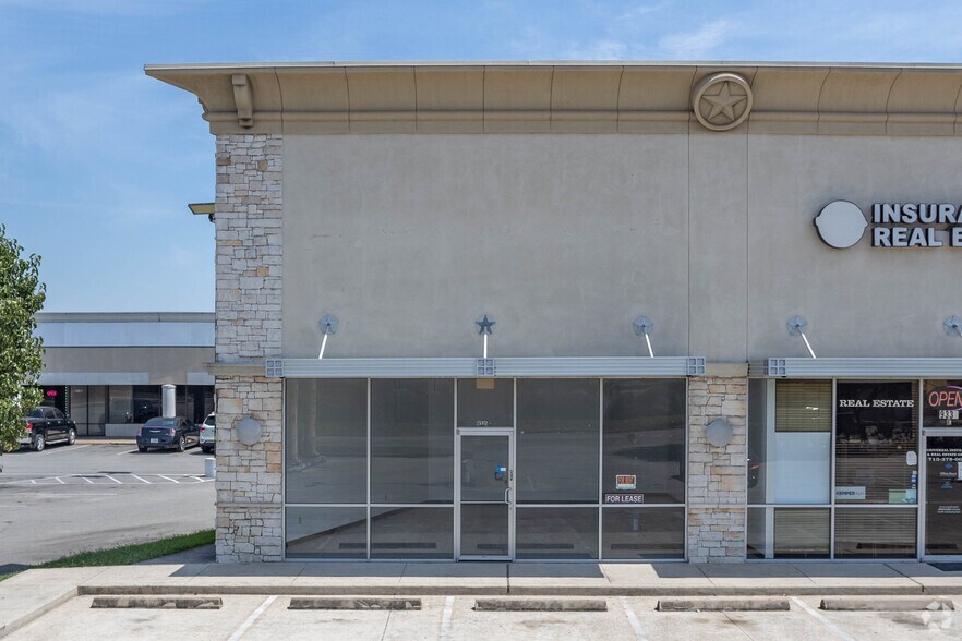 More Photos Of 9335 Gulf Fwy, Houston Unknown For Lease