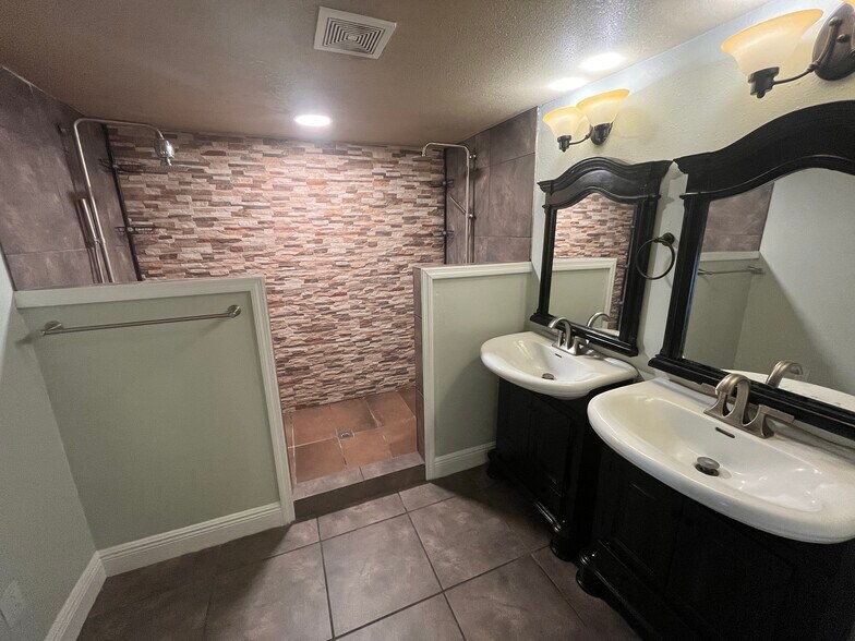 More Photos Of 230 S Center St, Pierson Apartments For Sale