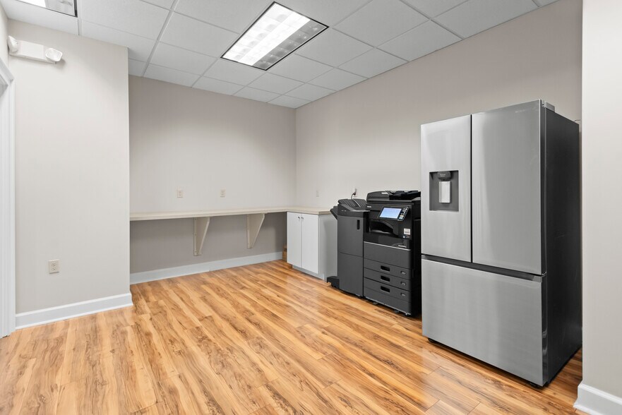 More Photos Of 19810 W Catawba Ave, Cornelius Office For Lease