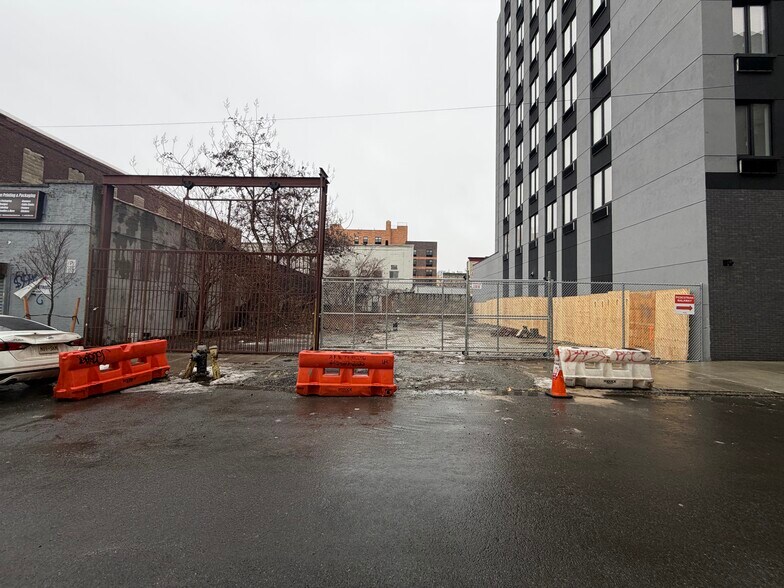 More Photos Of 447 E 166th St, Bronx Land For Lease