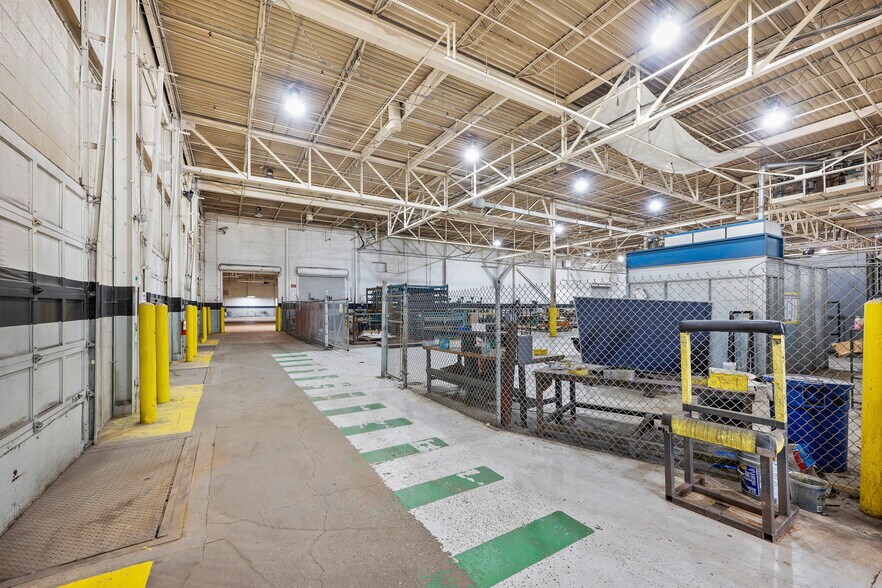 More Photos Of 2727 S Beech Daly Rd, Dearborn Heights Warehouse For Lease
