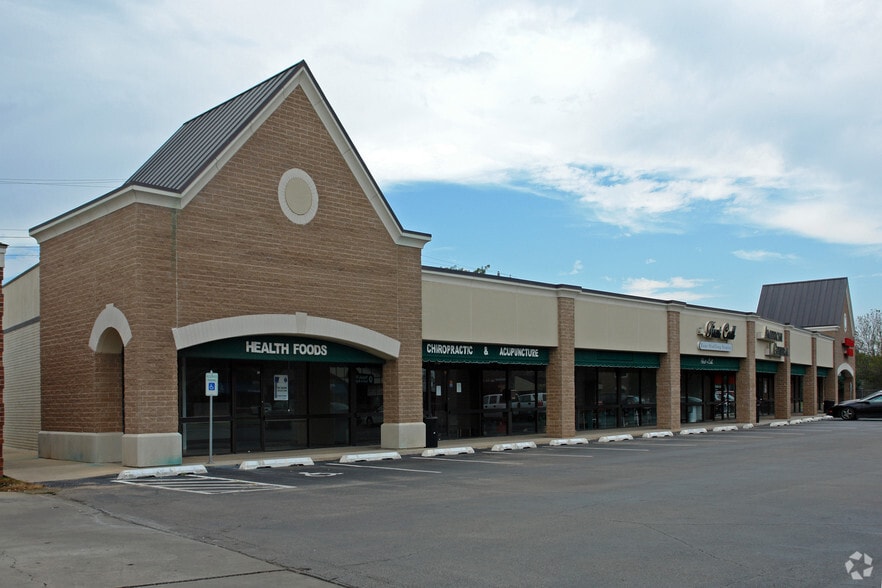 Primary Photo Of 7913-7933 N May Ave, Oklahoma City Unknown For Lease