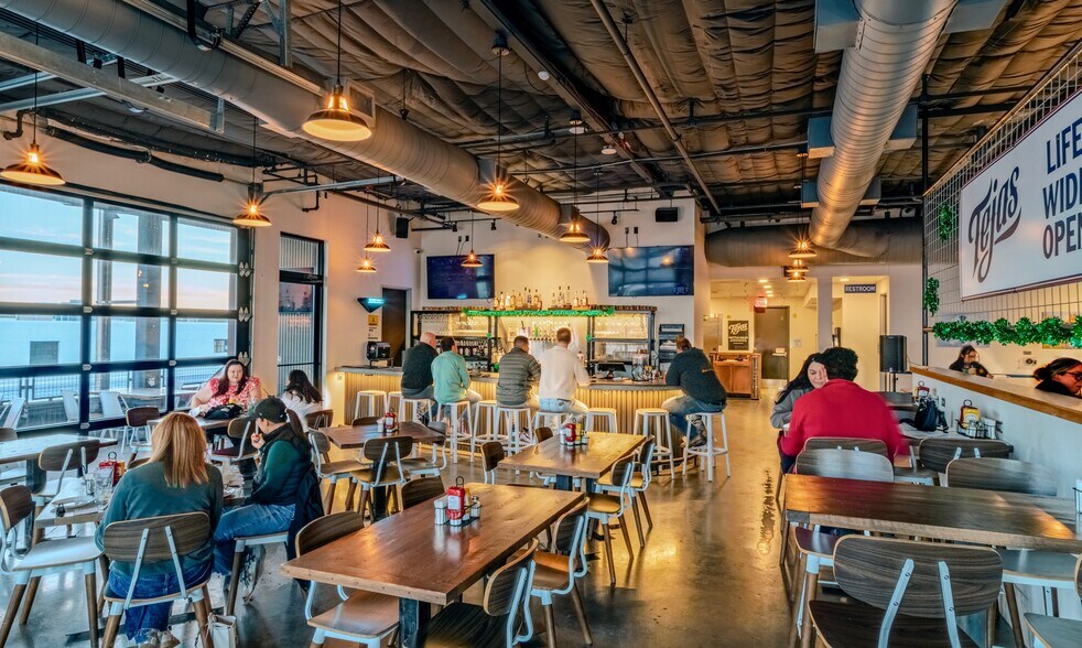 More Photos Of 2101 Summer St, Houston Freestanding For Lease