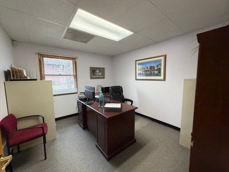 More Photos Of 100 Morgan Pl, Summerville Office For Lease