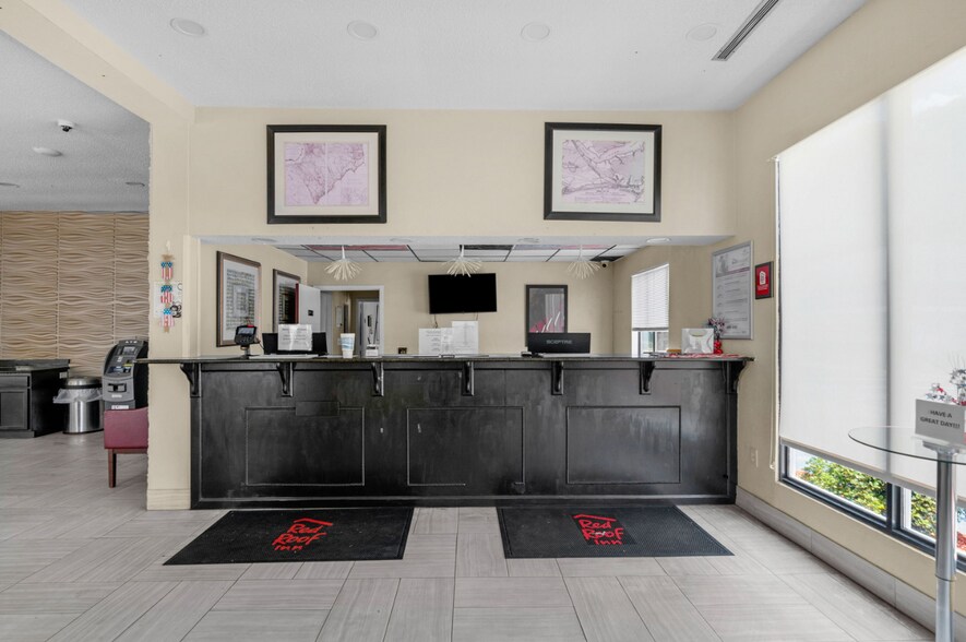 More Photos Of 1811 W Lucas St, Florence Hotel For Sale