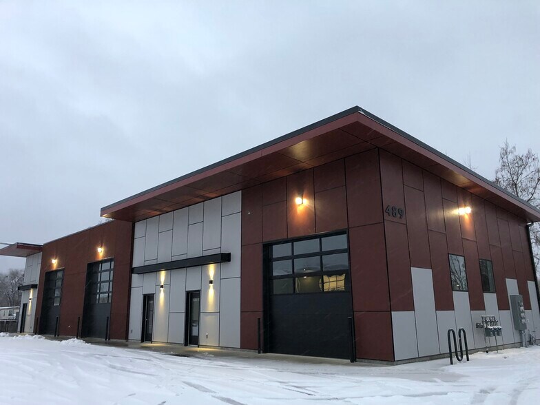 More Photos Of 489 E 47th St, Garden City Warehouse For Lease