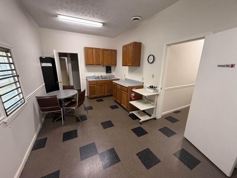 More Photos Of 319 Cathedral Manor, Bardstown Office Residential For Lease
