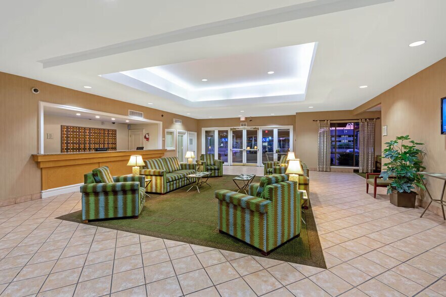 More Photos Of 2510 W Greenway Rd, Phoenix Hotel For Sale