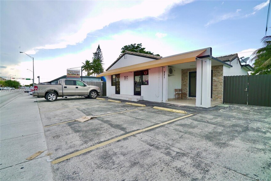 More Photos Of 221 E 9th St, Hialeah Office Residential For Sale