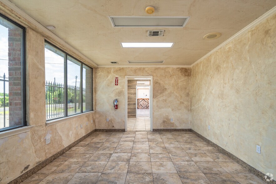 More Photos Of 130 Mitchell Rd, Houston Warehouse For Lease