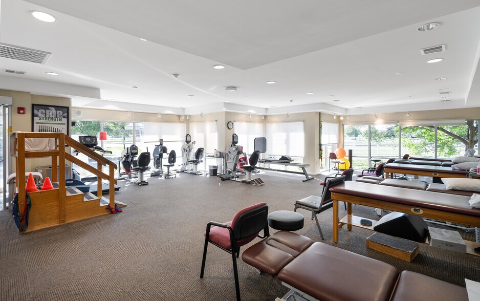 More Photos Of 3121 E 10th St, Jeffersonville Freestanding For Lease