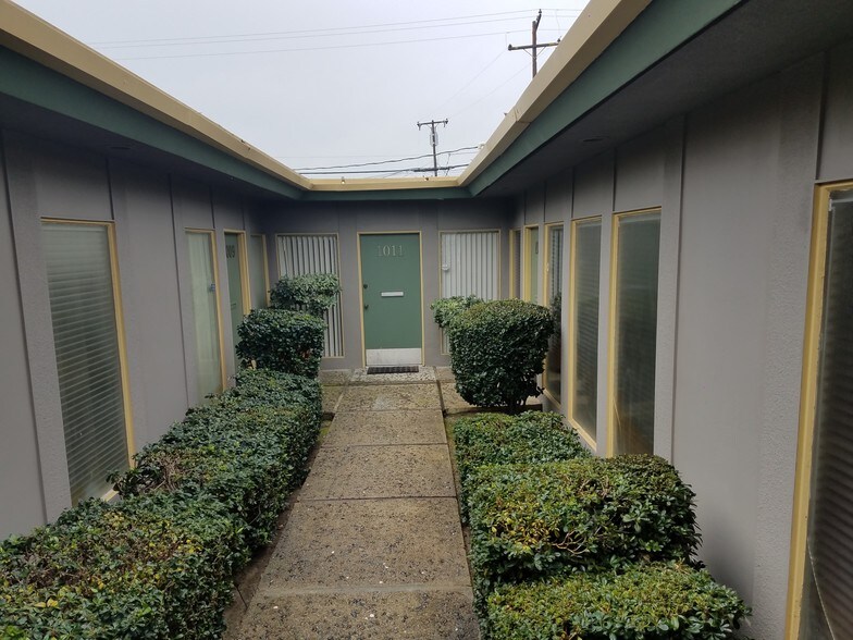 More Photos Of 1013 N Begonia Ave, Ontario Office For Lease