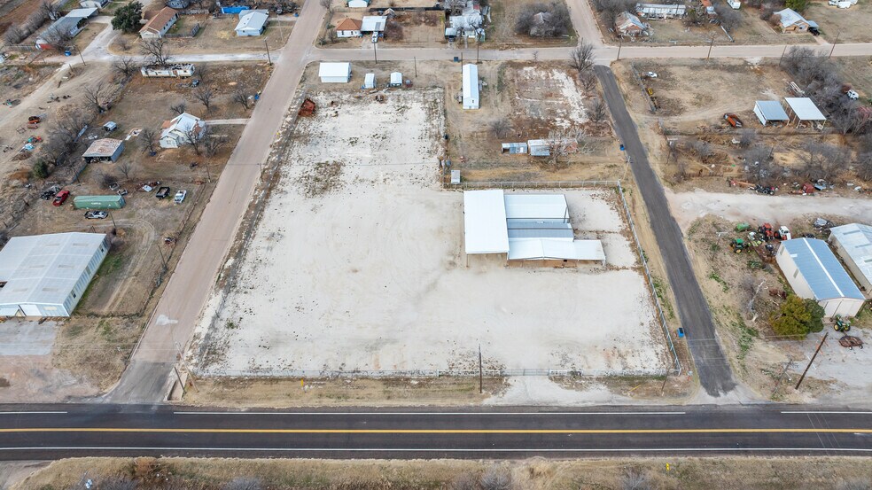 More Photos Of 711 S 3rd Ave, Munday Warehouse For Sale